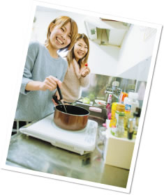 料理している写真